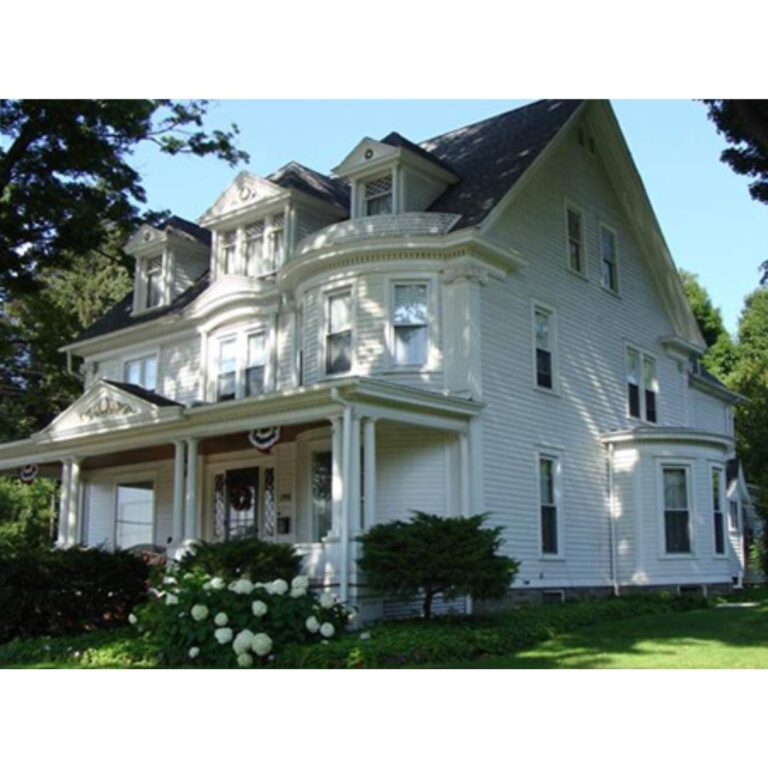 The Golden Oak Inn Bed and Breakfast 768x768